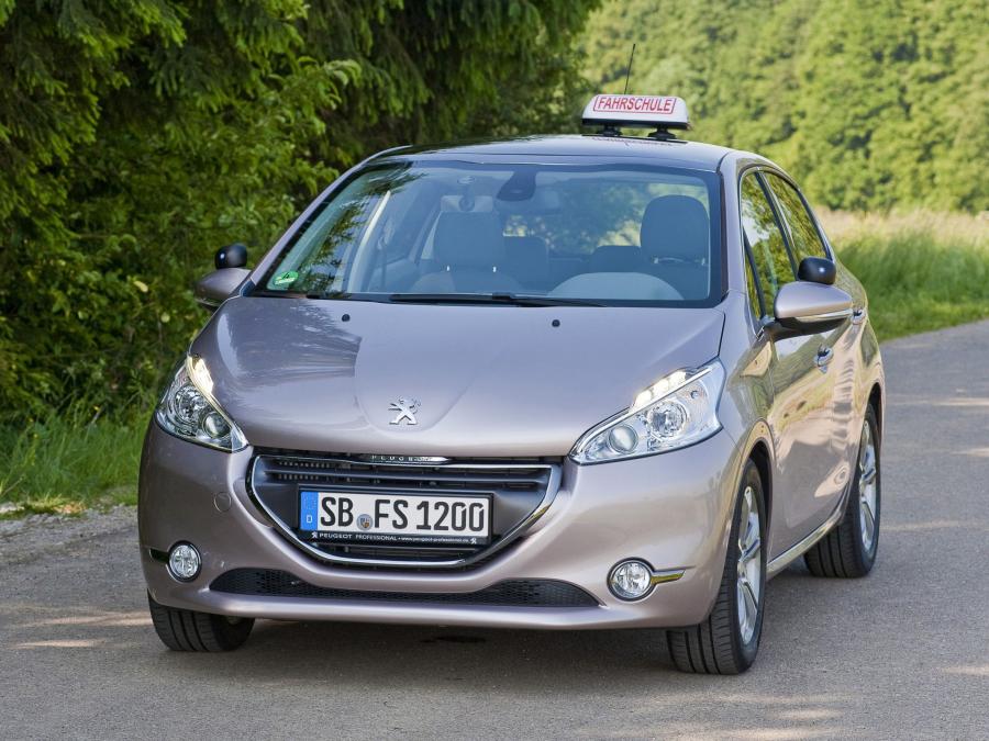  Peugeot 208 Fahrschule 5-Door 2012 года  (фото 4 из 4)